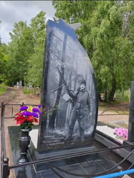 Памятники с черно белой фотографией на могилу_1